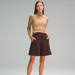 NWT Lululemon Stretch Woven Mid-Rise Bermuda Short 9" espresso Size S